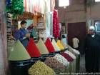 Etal typique d'épices vers la place des Ferblantiers, Marrakech, Maroc.