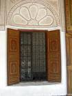 Volets peints et décoration extérieure, Salon de Réception, Palais de la Bahia, Marrakech, Maroc.