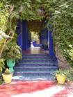 Escalier en carreaux de zélige, Jardin Majorelle, Marrakech, Maroc.
