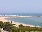 Panorama sur la plage dans l'anse lagunaire, Oualidia, Maroc.