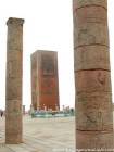Rabat, colonnes vestiges de la mosquée inachevée et Tour Hassan, Maroc.