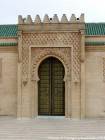 Une des portes du mausolée Mohamed V, Rabat, Maroc.