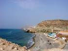 Sable et galets de la plage Thara Youssef, vers Al Hoceïma, Maroc.