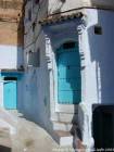 Entrée surélevée, médina de Chefchaouen, Maroc.