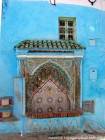 Fontaine et couleurs dans la médina de Chefchaouen, Maroc.