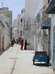 Une rue populaire de Mogador, Essaouira, Maroc.