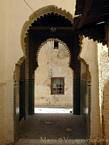 Meknès, passage entre deux ruelles, Maroc.