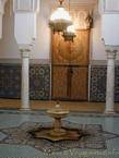 Mausolée de Moulay Ismaïl, fontaine intérieure, Meknès, Maroc.