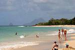 Anse Meunier et profils du rocher du Diamant et du Morne Larcher, Martinique.