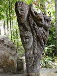 Sculpture sur bois, Jardin Balata, Martinique.