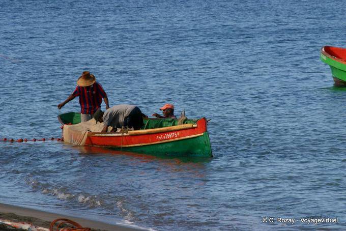 Pêcheurs dans une barque - Martinique