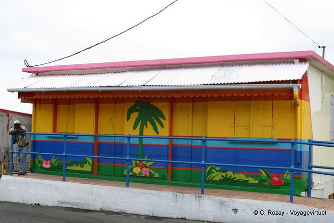 Les couleurs d'une façade peinte, Le Prêcheur - Martinique