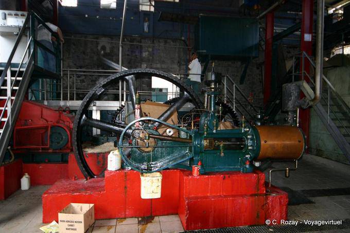 Machinerie dans la Rhumerie Neisson, Carbet - Martinique