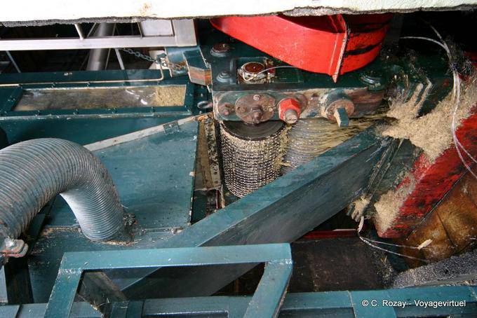 Mécanique pour broyer la canne, fabrication du Zépol Karé, Rhumerie Neisson, Carbet - Martinique