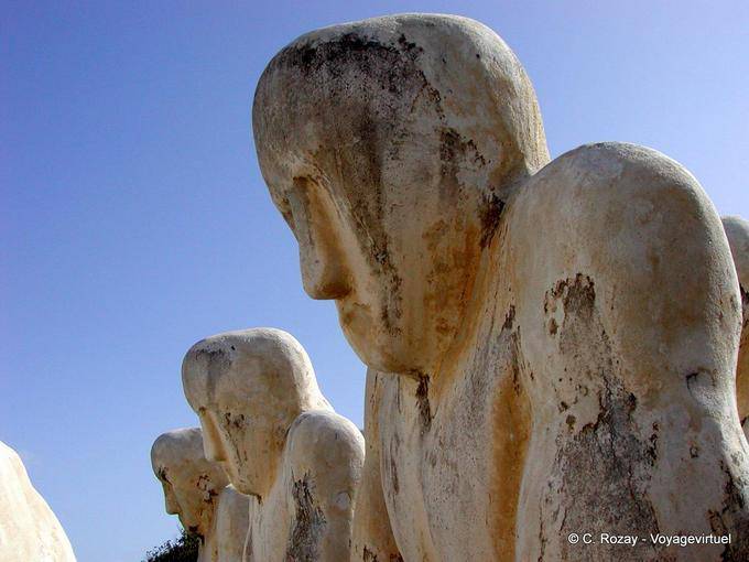 Tête de statue au mémorial de l'Anse Cafard - Martinique