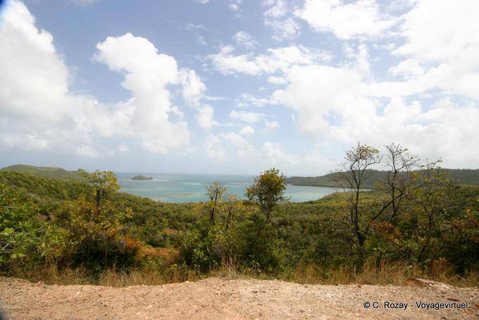Vue sur la baie du Trésor depuis les hauteurs de Château Dubuc, La Caravelle - Martinique