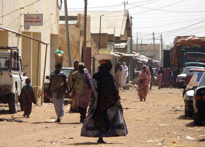 Kaédi, femmes dans la rue, Mauritanie