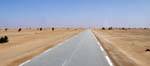 Platitude et rectitude, la route entre Nouakchott et la frontière du Maroc, Mauritanie.