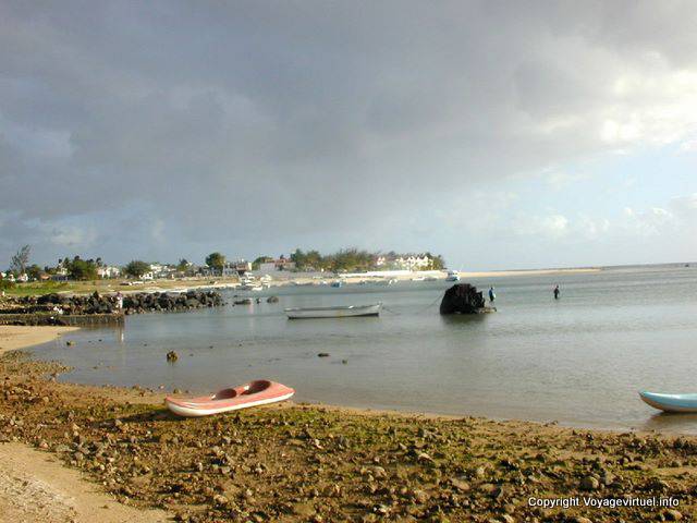 Lumières près du port de Flic en Flac, île Maurice