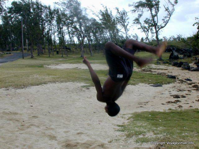 Saut sportif, la tête à l'envers - Crazy île Maurice