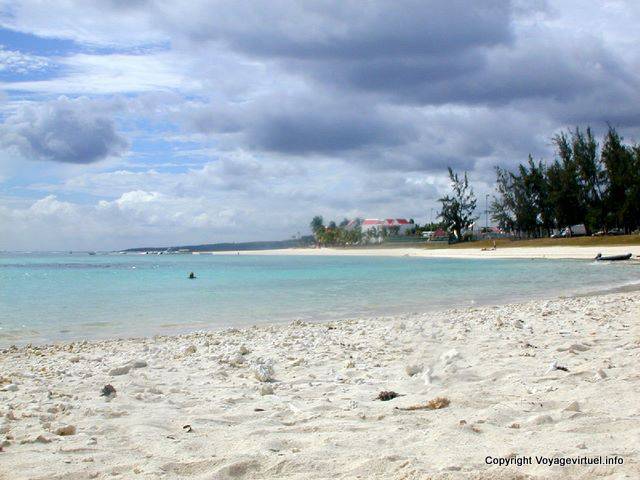 La superbe plage de Flic en Flac, île Maurice