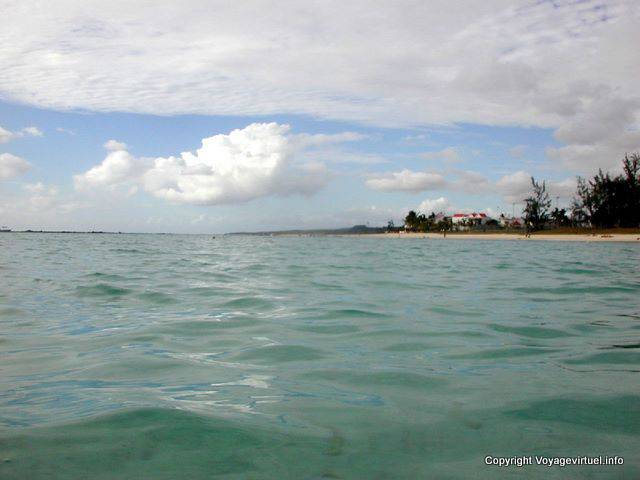 Océan vert à Flic-en-Flac, île Maurice