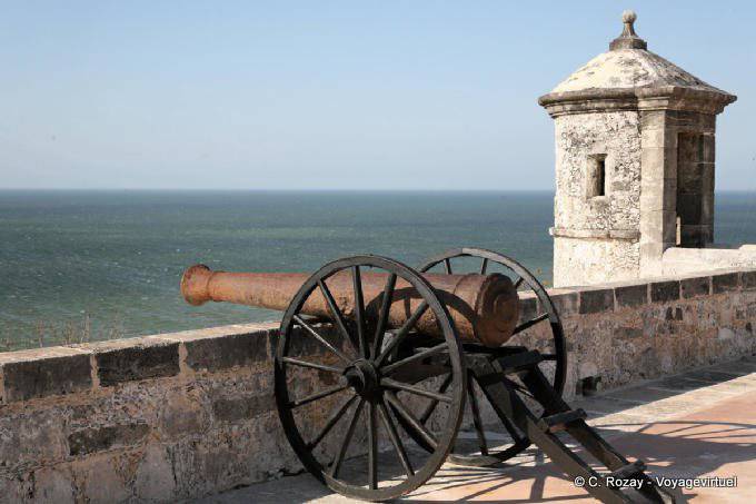Canon face à la mer, fort San Miguel, Campeche - Mexique