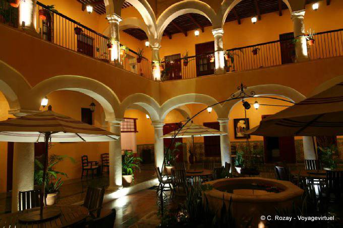 Patio de l'Hôtel Castelmar, Campeche - Mexique