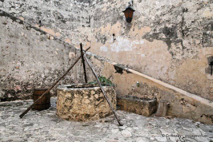 Le puits, remparts de Campeche - Mexique