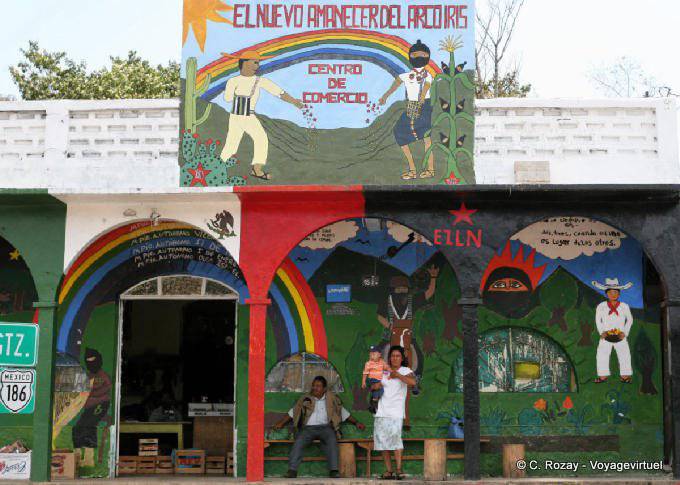 Chiapas, fresque murale Viva Ezln sur un centre commercial - Mexique