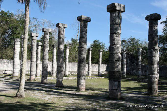 Jardin intérieur du marché, Grupo de Las Mil Columnas, Chichen Itza - Mexique