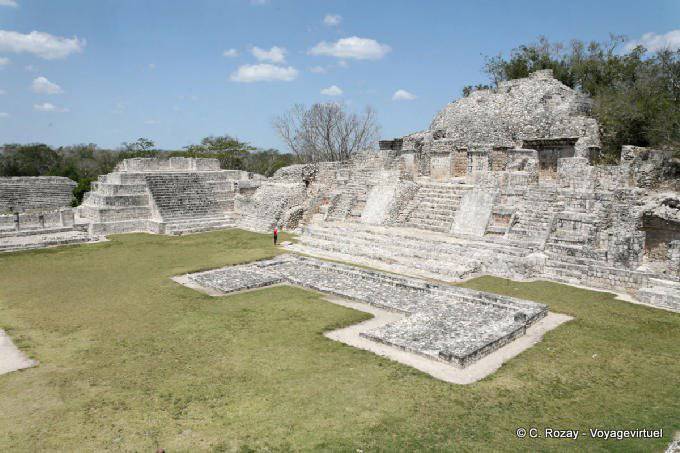 La place vue du temple principal, Templo del Norte, Edzná - Mexique