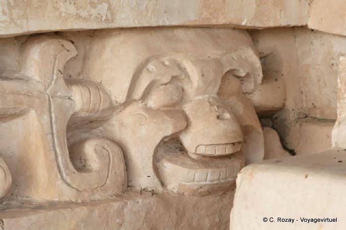 Jaguar Altar, sculpture crâne, Ek Balam - Mexique