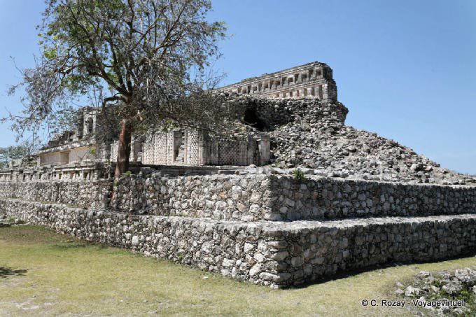 Vue de l'arrière du Grand Palais de Kabah - Mexique