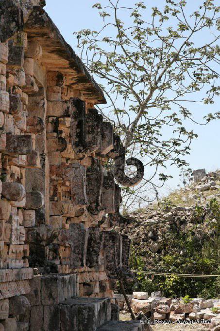 Une partie de la façade du Palais des Masques, Kabah - Mexique