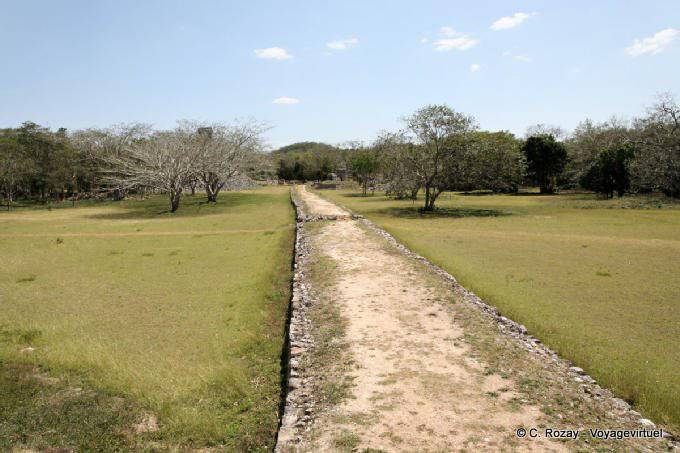 Le Sacbé ou chemin blanc des Mayas des Basses-Terres, Labná - Mexique