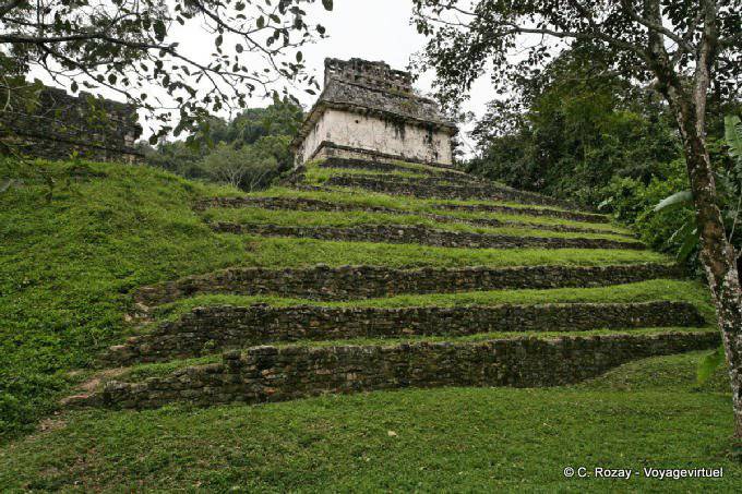 Au pied du Grupo de Las Cruces, Palenque - Mexique