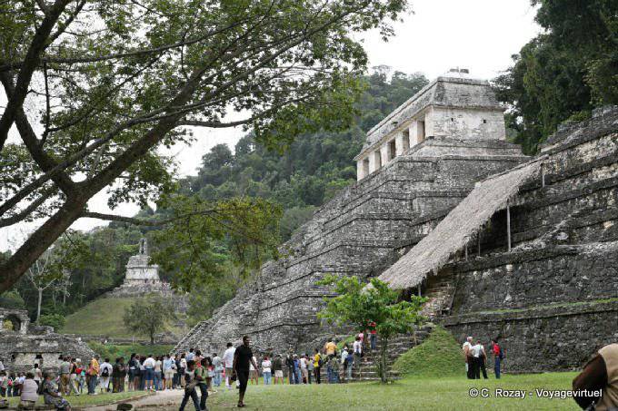 au pied des marches, Templo de las Inscripciones, Palenque - Mexique
