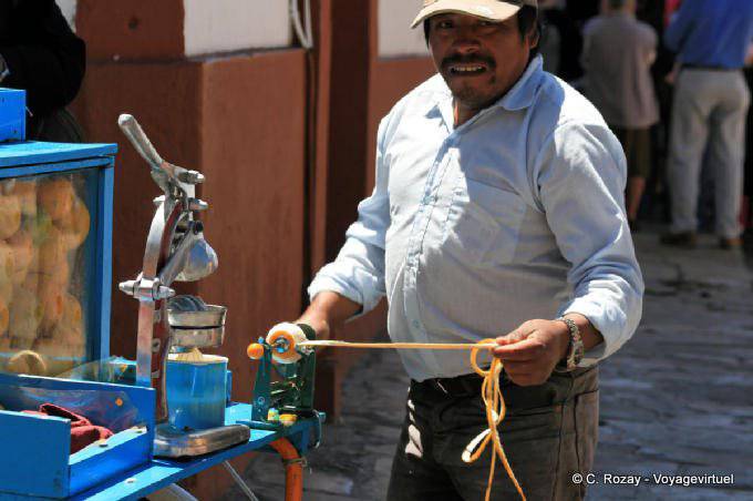 Mécanique pour peler les oranges, San Cristobal de Las Casas - Mexique