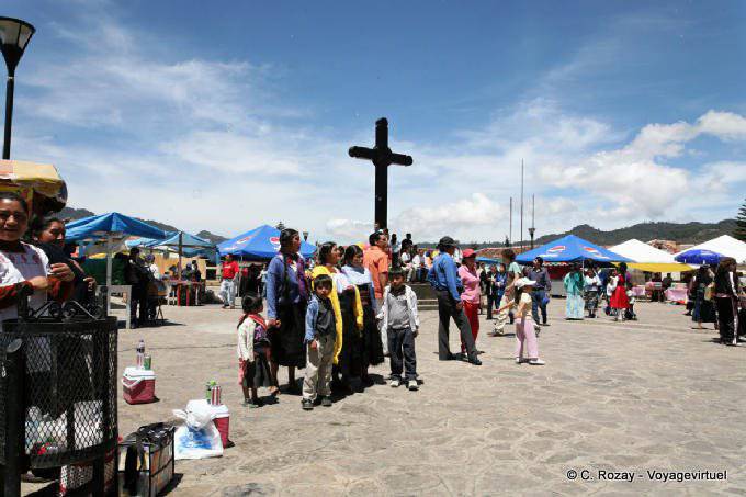 La Croix au centre de la Plaza de la Paz, San Cristobal de Las Casas - Mexique