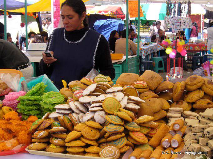 Pâtisseries en vrac, fête populaire, San Cristobal de Las Casas - Mexique