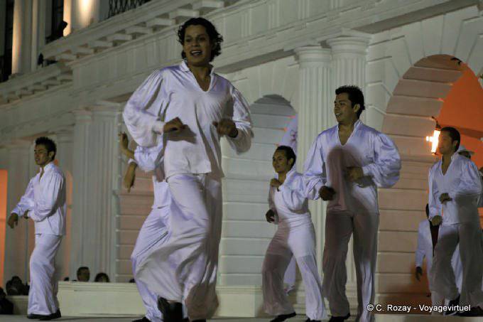 Danseurs en blanc, spectacle de danse, San Cristobal de Las Casas - Mexique