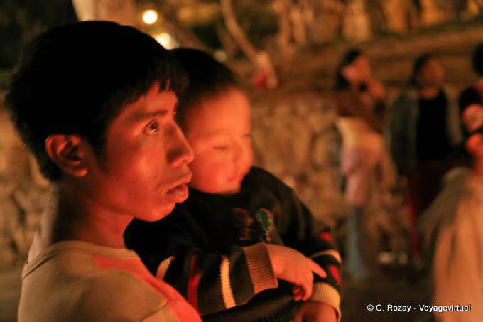 Descendant de maya, lumière de Pâques, San Cristobal de Las Casas - Mexique
