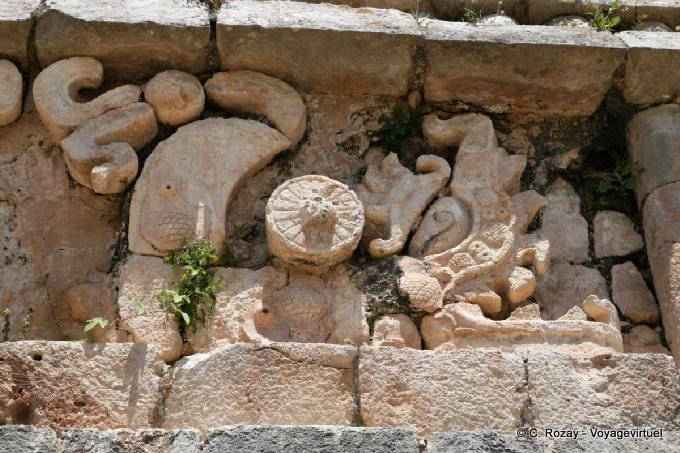 Détail de l'ornementation du Grand Palais, Sayil - Mexique