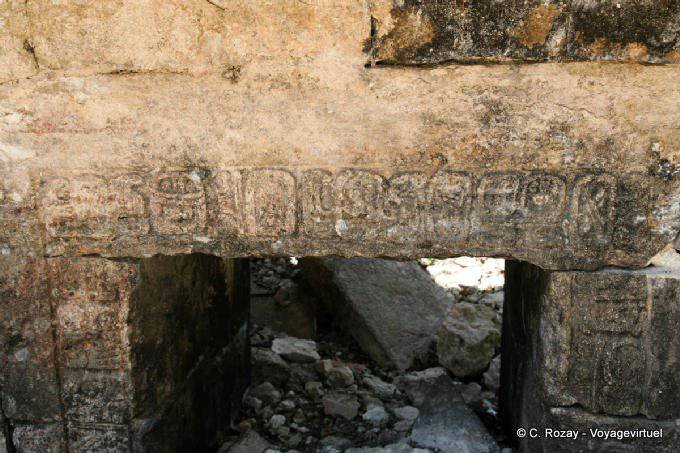 Temple des jambages hiéroglyphiques, Sayil - Mexique