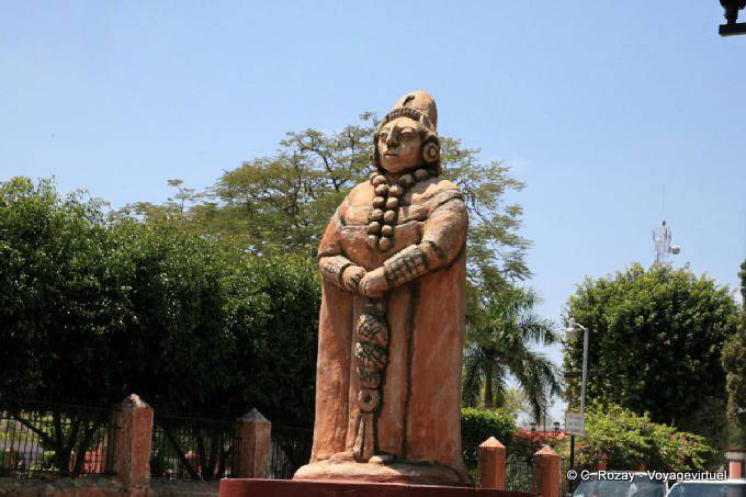 Une des statues représentant un maya, centre de Ticul - Mexique