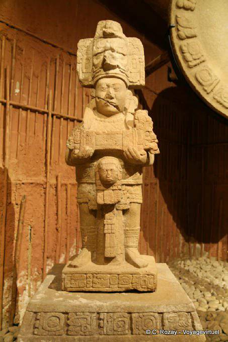 Statue de K'Inich Chapat, musée de Tonina - Mexique