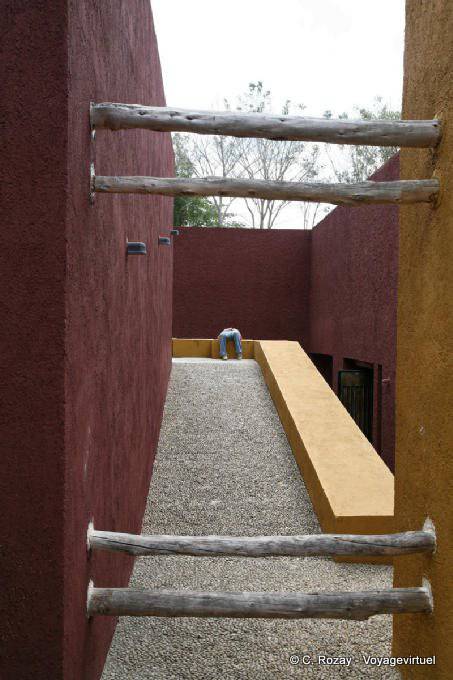 Sieste architecturale, musée de Tonina extérieur - Mexique