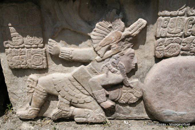 Le joueur de pelote, sculpture gauche, Tonina - Mexique