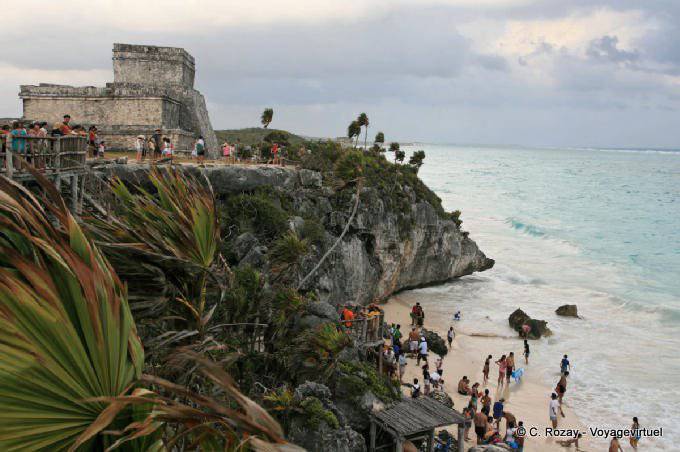 La plage au pied du Temple du Dieu du Vent, Tulum - Mexique